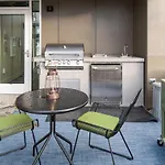 S Lake Union Studio W Wd Storage Sea-74