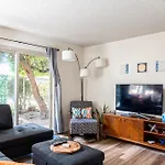 Spacious 1 Bed + Studio // Free Parking // Zen Patio