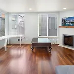 Welcome To Your Cozy Seattle Retreat