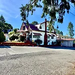 Private Room On The 1St Floor With Shared Bathroom Near Airport And Downtown Seattte