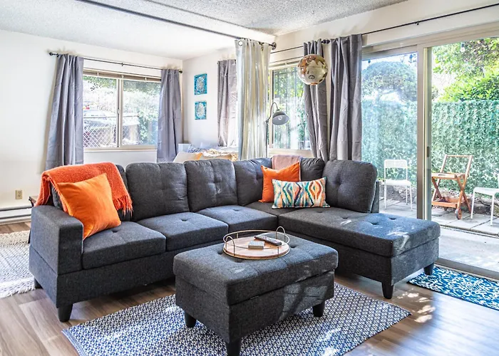 Spacious 1 Bed + Studio // Free Parking // Zen Patio