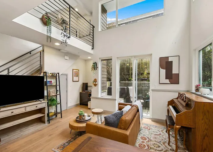 Lake & City View Modern Retreat W Ac