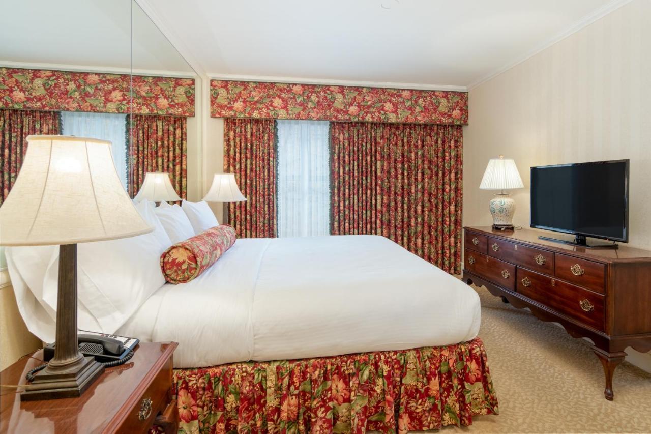 Mayflower Park 4*