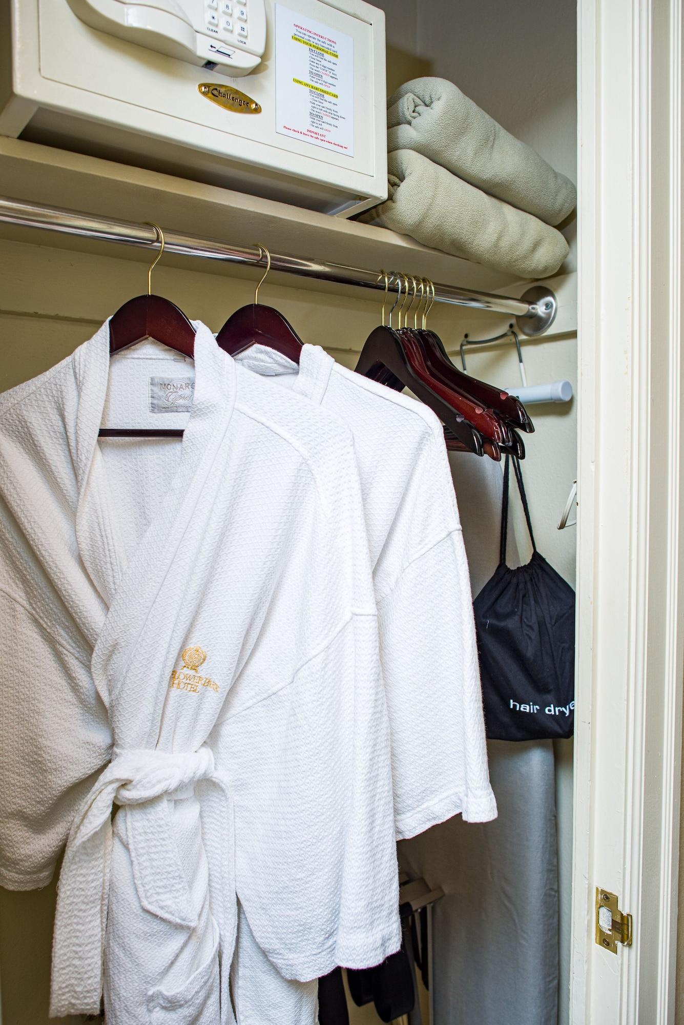 Mayflower Park Hotel 4*