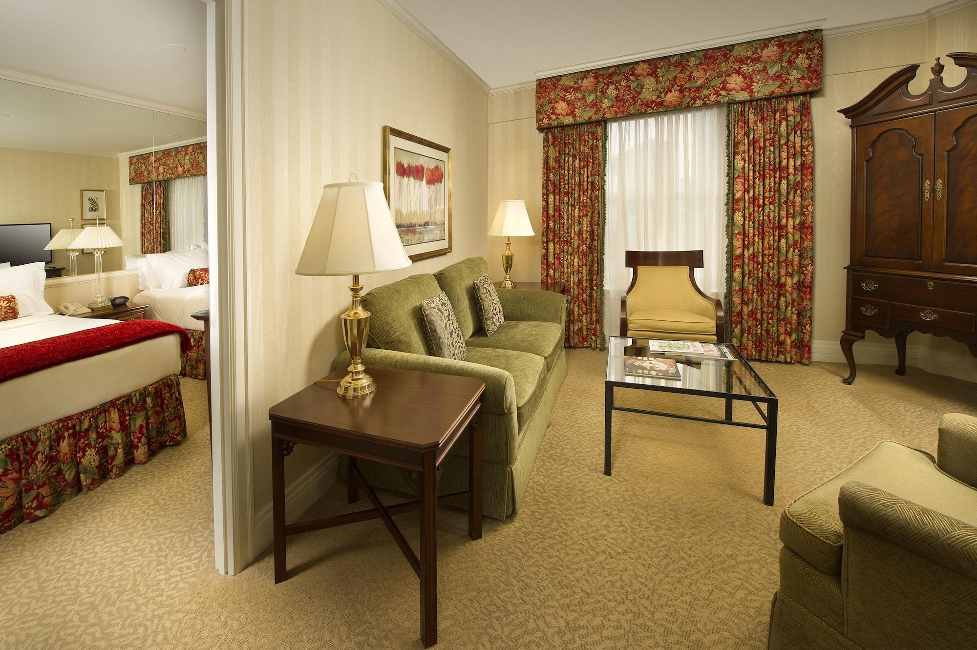 Mayflower Park 4*