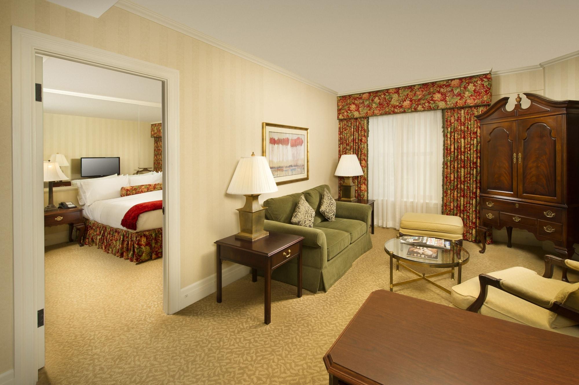 Mayflower Park 4*