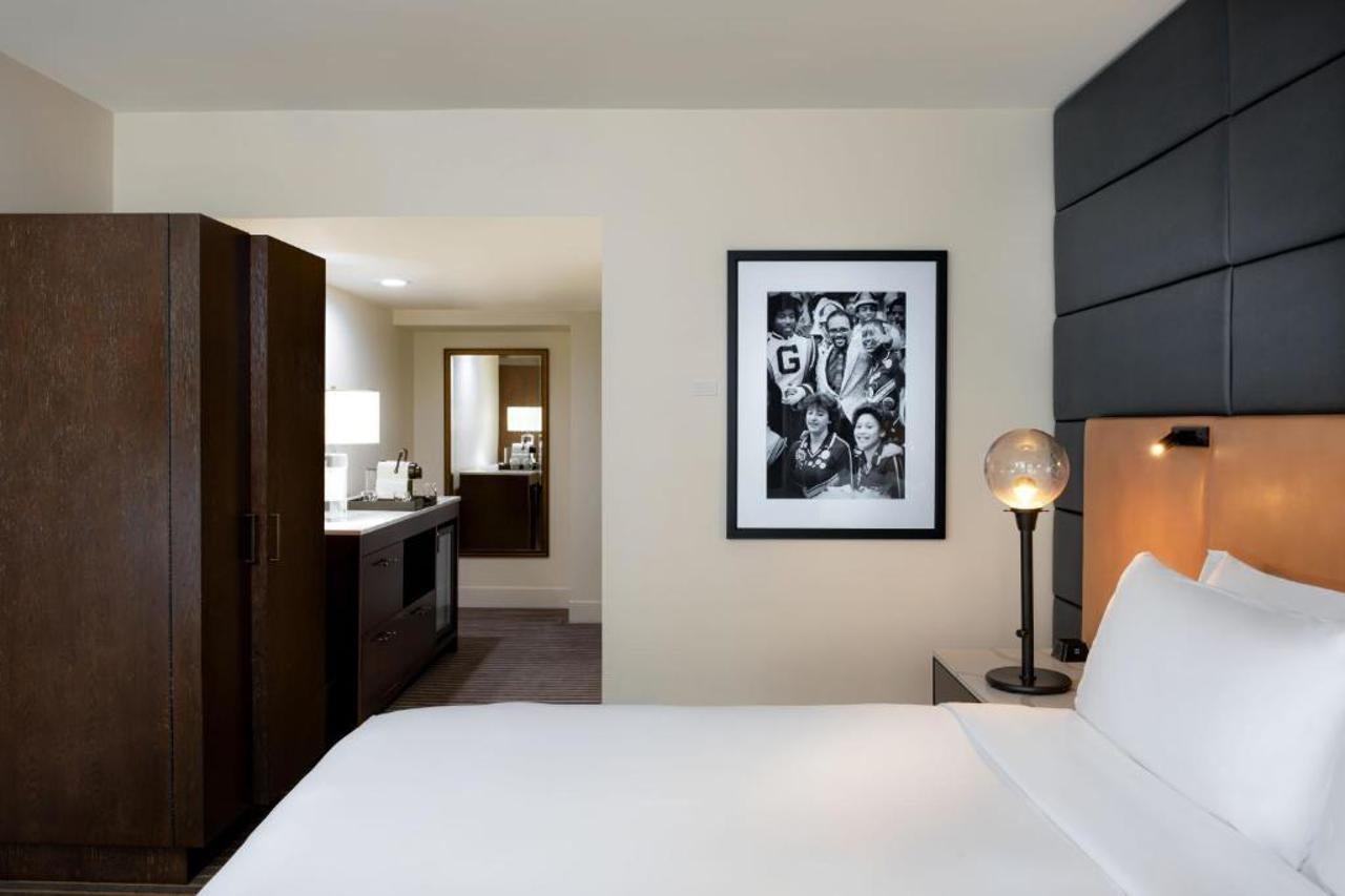 Theodore 4* Seattle