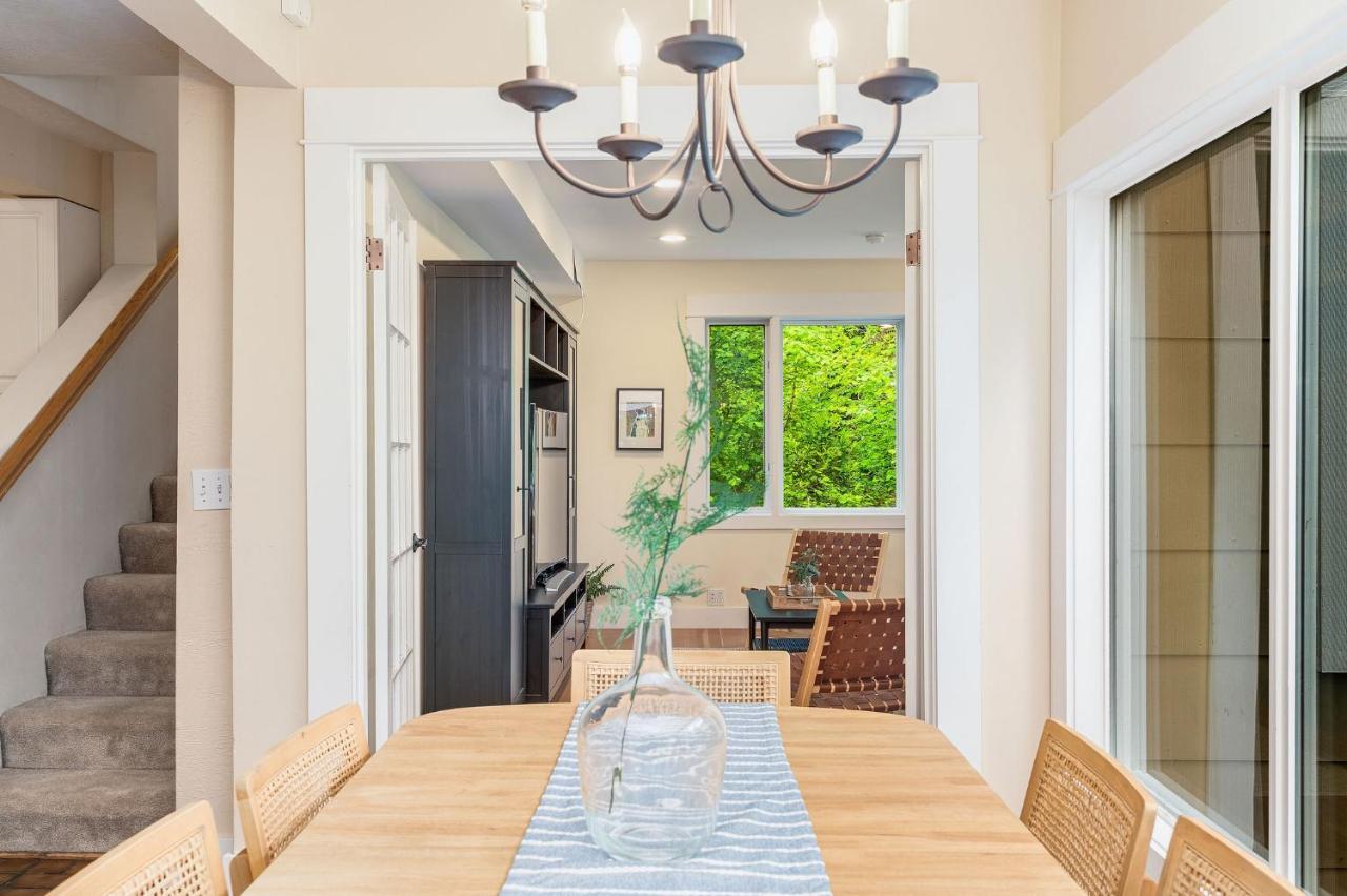 4br With Firepit, Outdoor Dining And Yard Surrounded By Trees Seattle