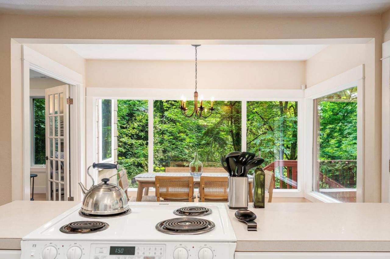4br With Firepit, Outdoor Dining And Yard Surrounded By Trees *