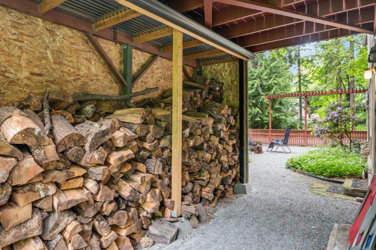4br With Firepit, Outdoor Dining And Yard Surrounded By Trees *