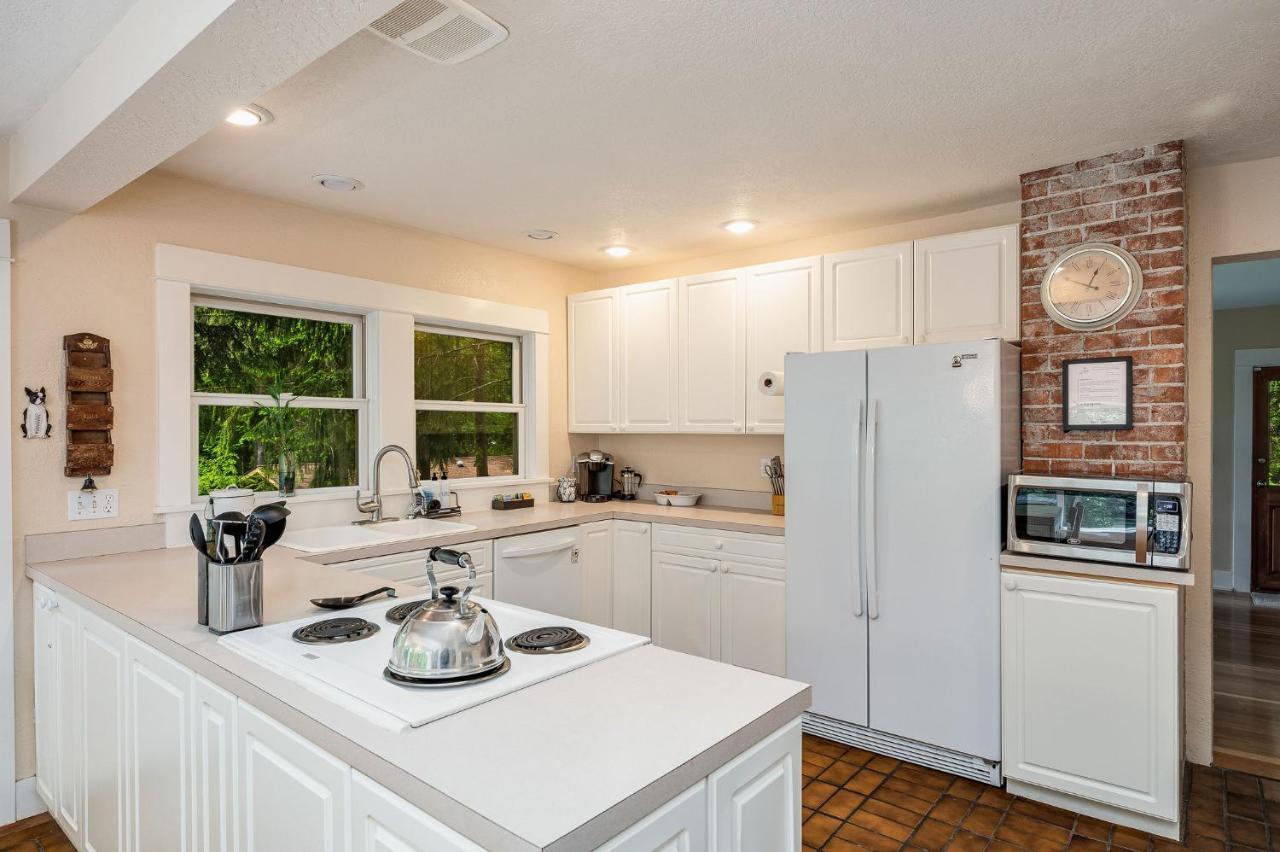 4br With Firepit, Outdoor Dining And Yard Surrounded By Trees Holiday home *