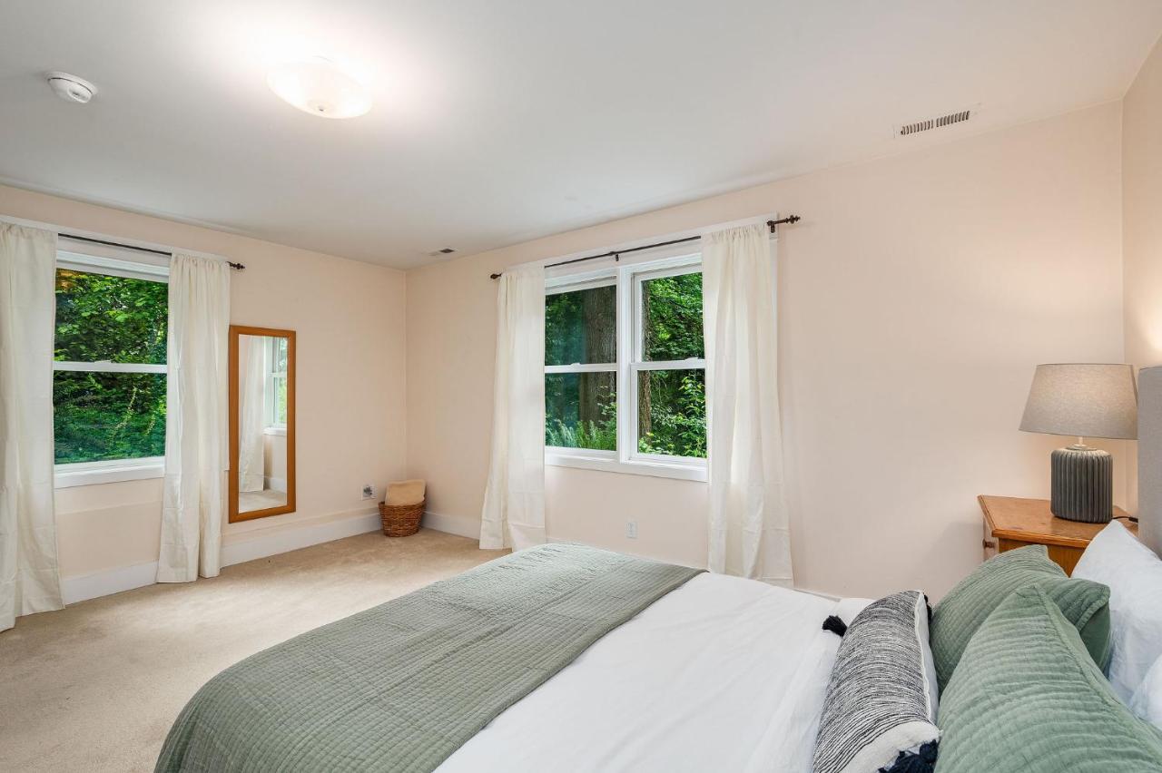 4br With Firepit, Outdoor Dining And Yard Surrounded By Trees Holiday home *
