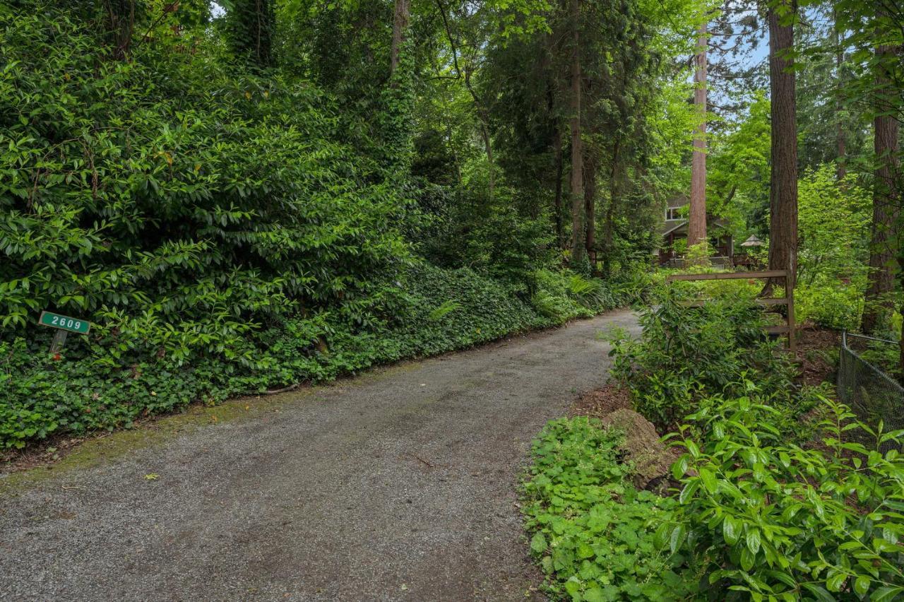 Holiday home 4br With Firepit, Outdoor Dining And Yard Surrounded By Trees Seattle