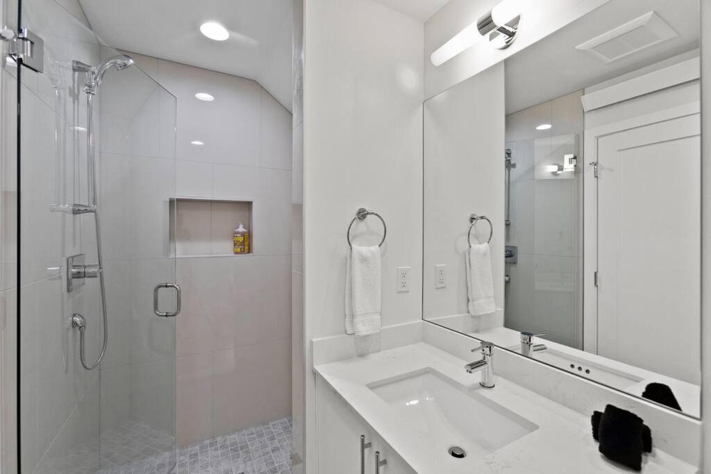 Eco Built Crown Hill Townhouse - 85 Walkscore Holiday home Seattle