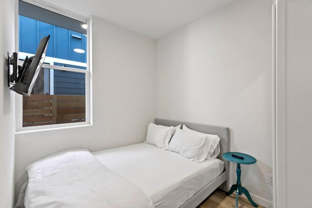 Eco Built Crown Hill Townhouse - 85 Walkscore Holiday home *