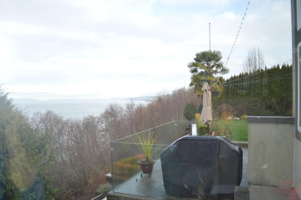 Apartment Romantic Spacious With Salish Sea & Mountain Views At Luxury Estate
