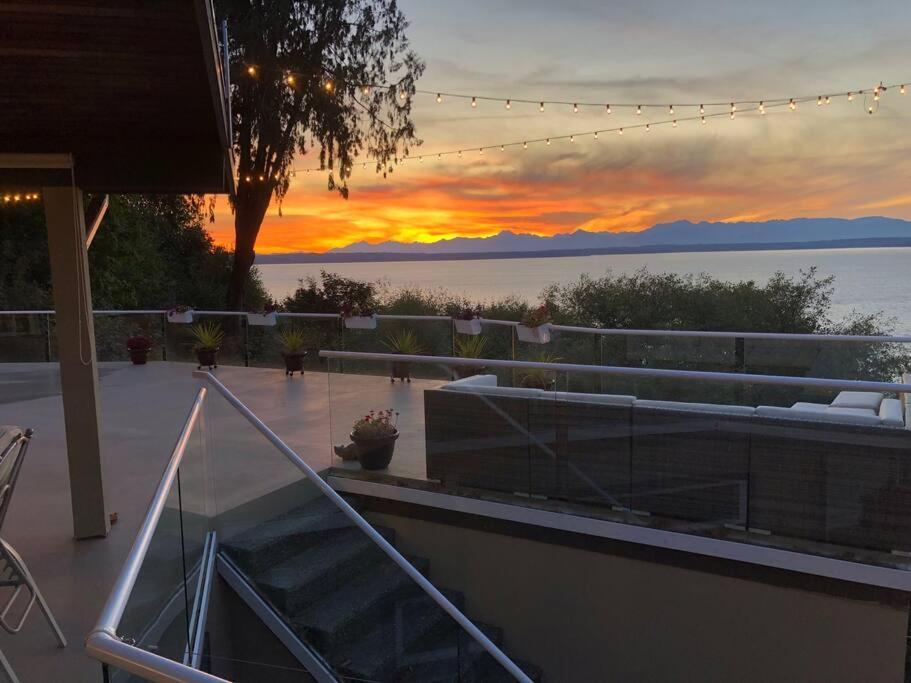 Romantic Spacious With Salish Sea & Mountain Views At Luxury Estate Apartment