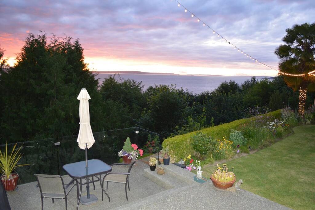 Apartment Romantic Spacious With Salish Sea & Mountain Views At Luxury Estate