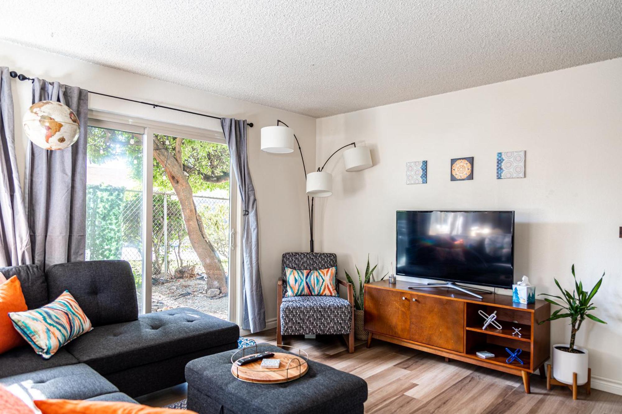 Spacious 1 Bed + // Free Parking // Zen Patio *
