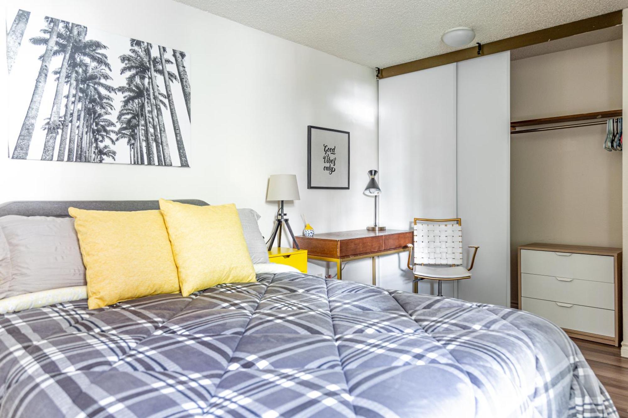 Spacious 1 Bed + // Free Parking // Zen Patio Apartment Seattle