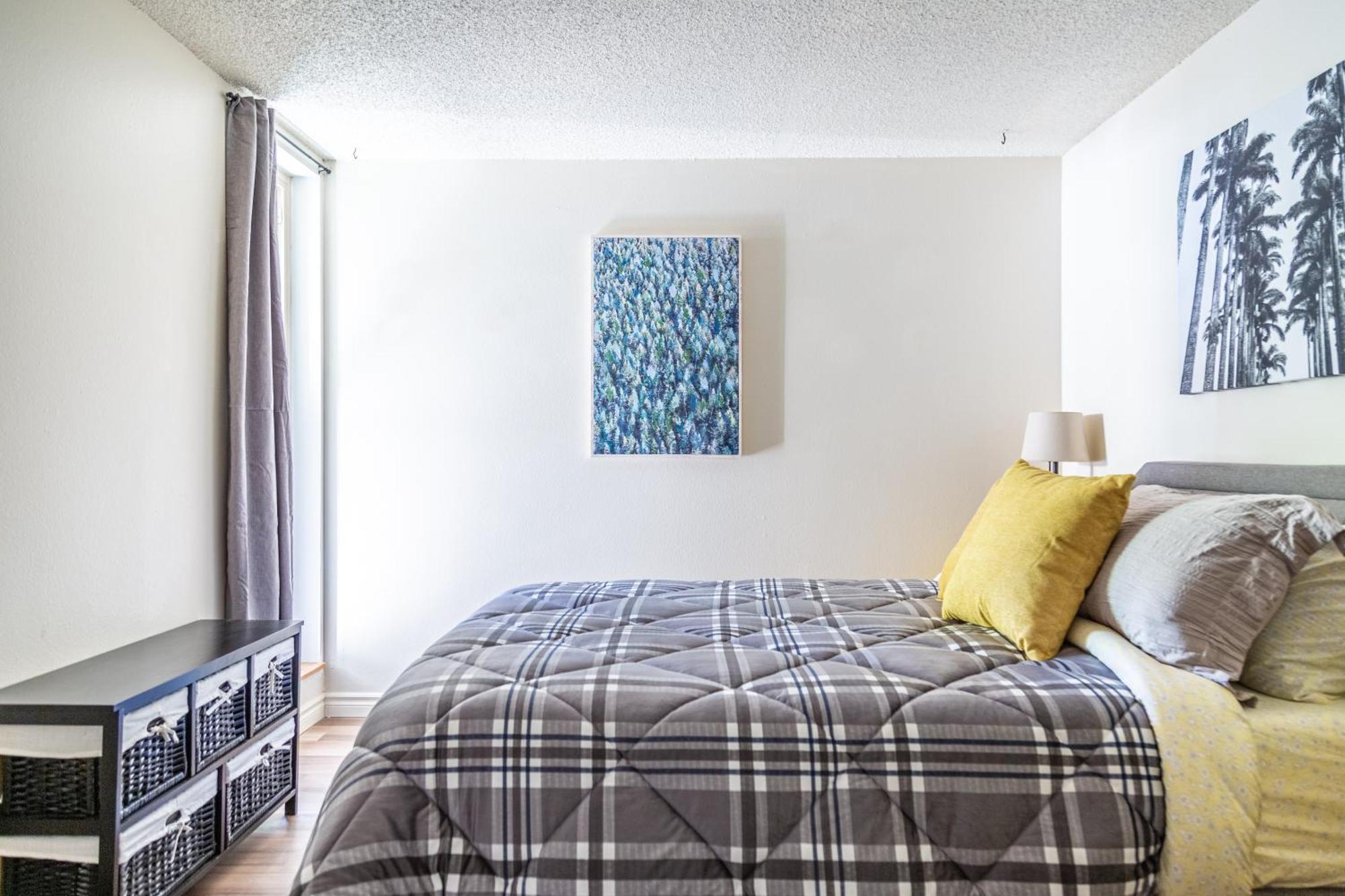 Spacious 1 Bed + // Free Parking // Zen Patio Apartment