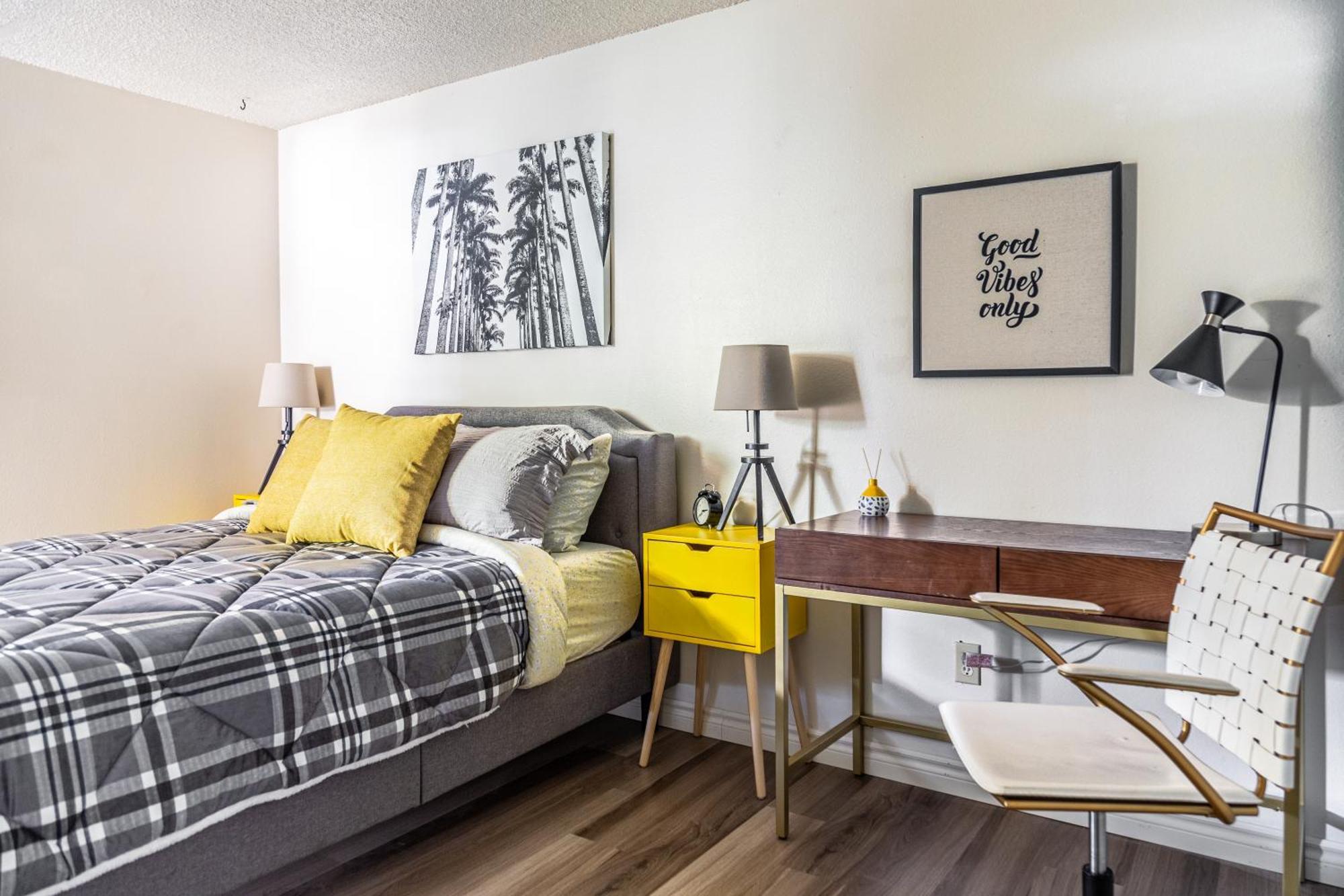 Spacious 1 Bed + // Free Parking // Zen Patio Seattle