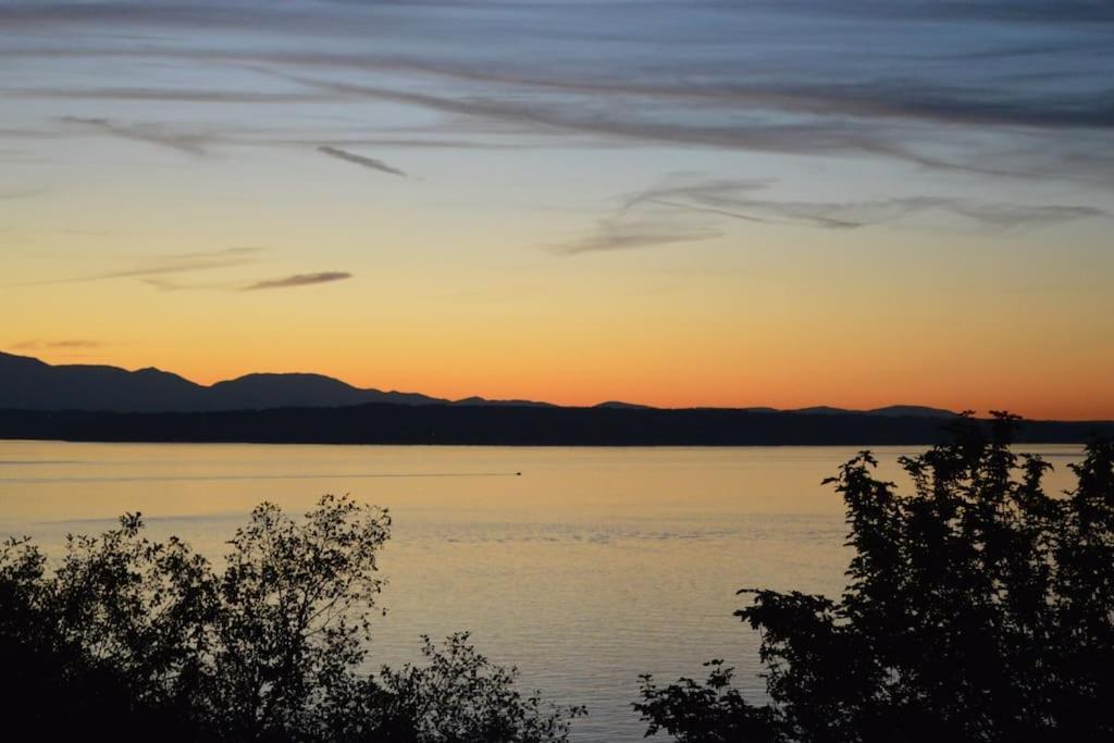 Apartment Romantic Spacious With Salish Sea & Mountain Views At Luxury Estate Seattle