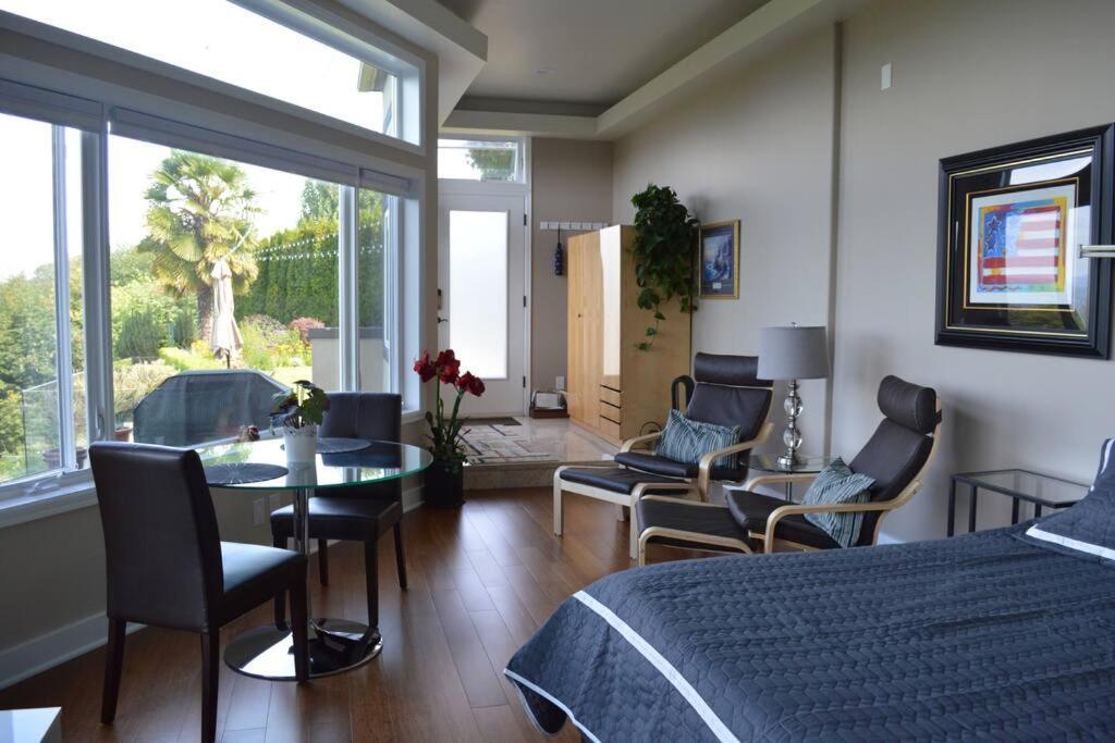 Apartment Romantic Spacious With Salish Sea & Mountain Views At Luxury Estate *