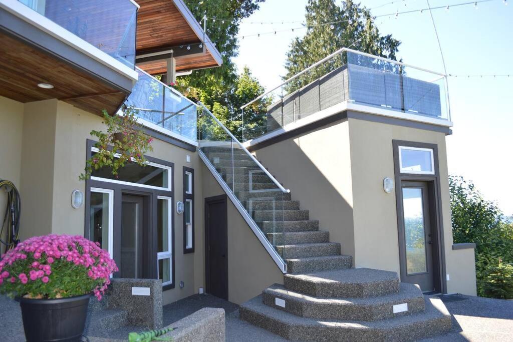 Romantic Spacious With Salish Sea & Mountain Views At Luxury Estate Seattle