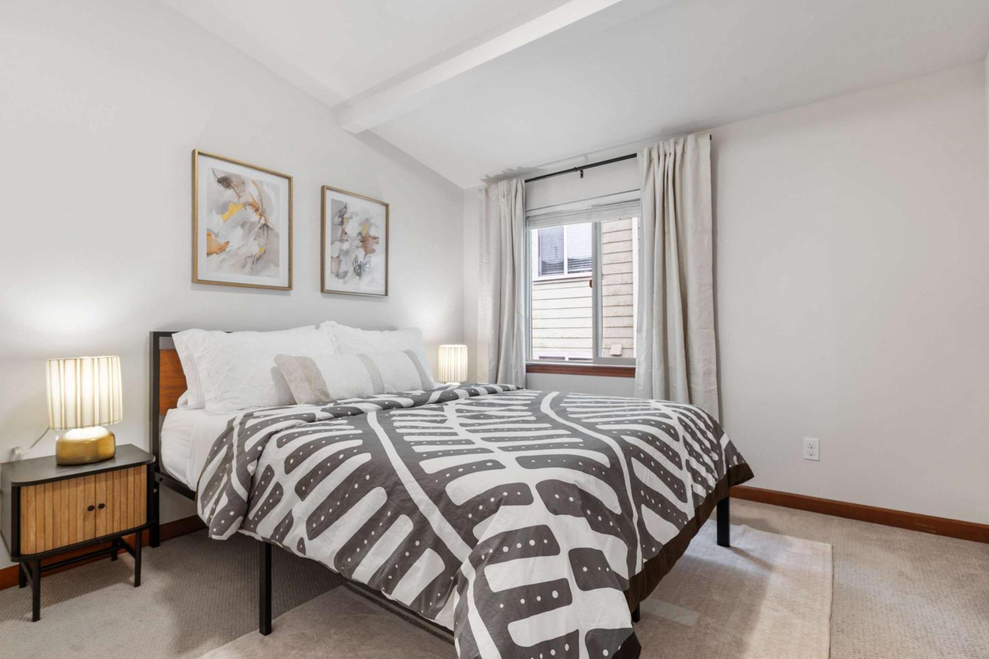 Lakeview Queen Anne 3br Townhome