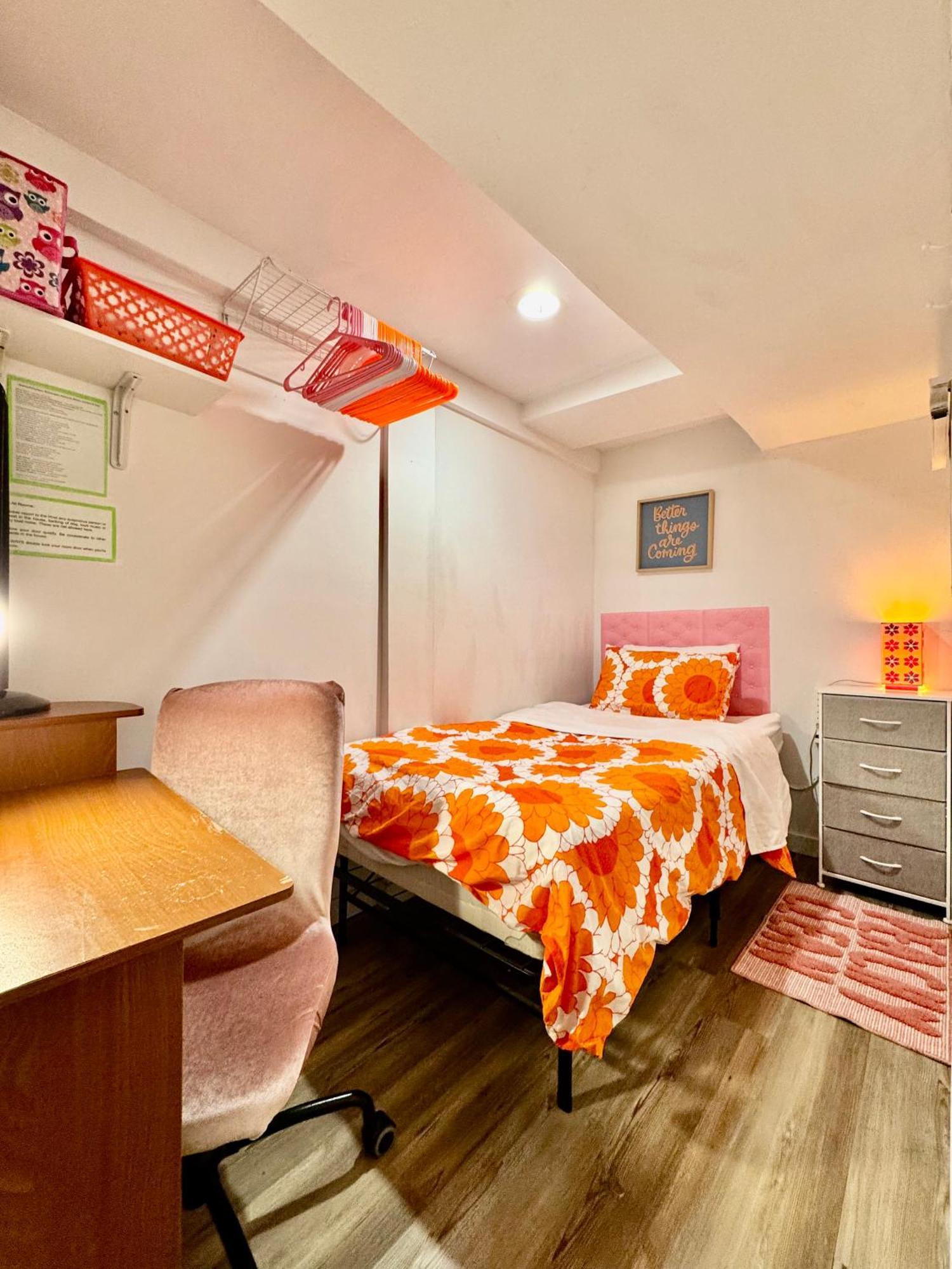 Homestay Private On The 1st Floor With Shared Bathroom Near Airport And Downtown Seattte *