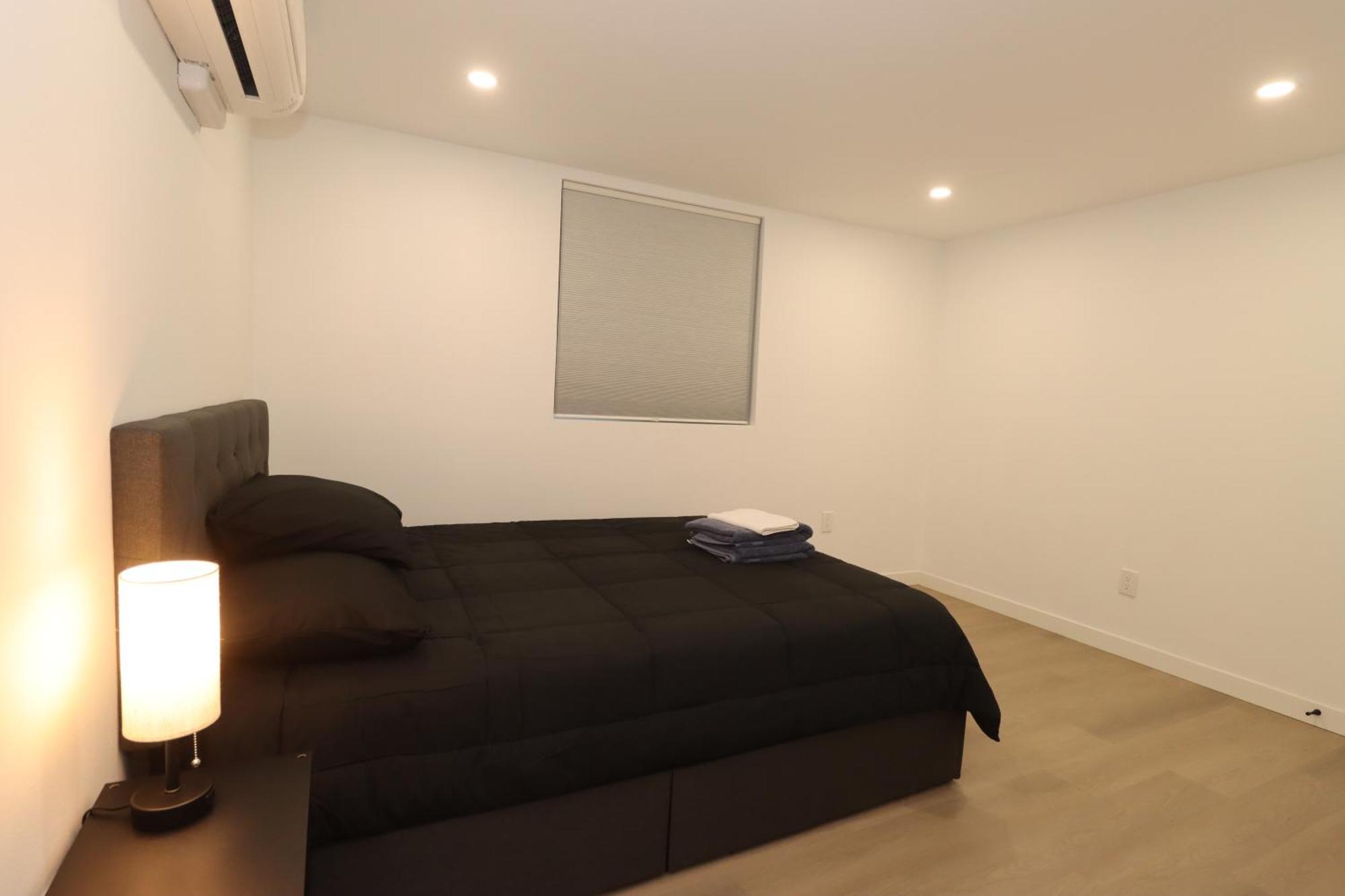 Modern Units Near Downtown, Lumen Fields, Light Rail *