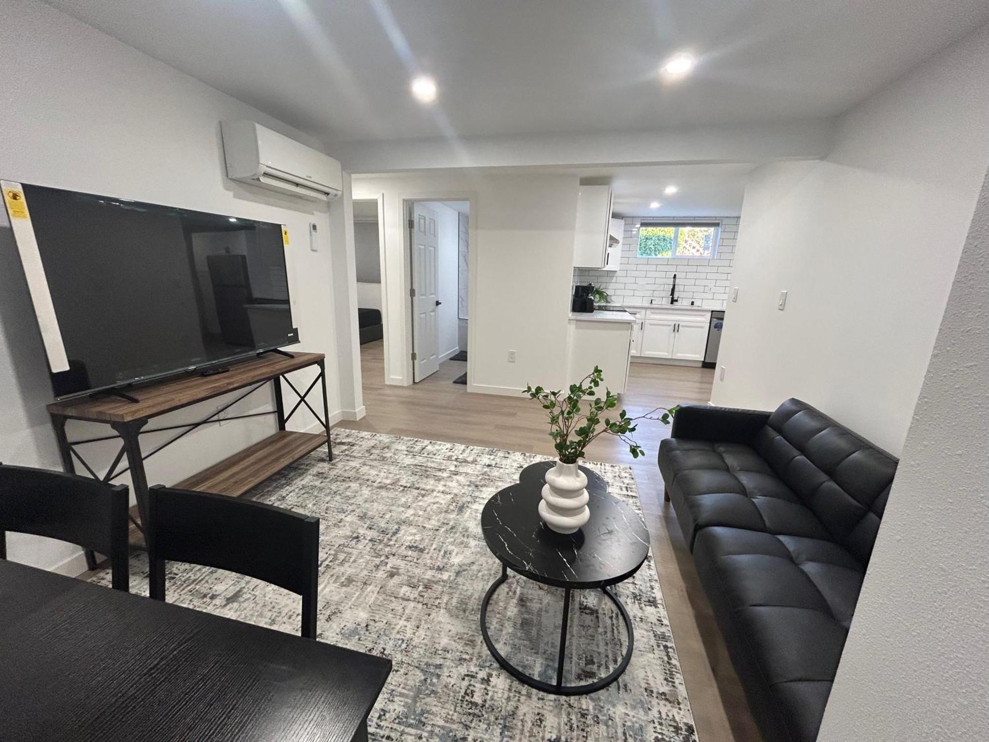 Modern Units Near Downtown, Lumen Fields, Light Rail * Seattle