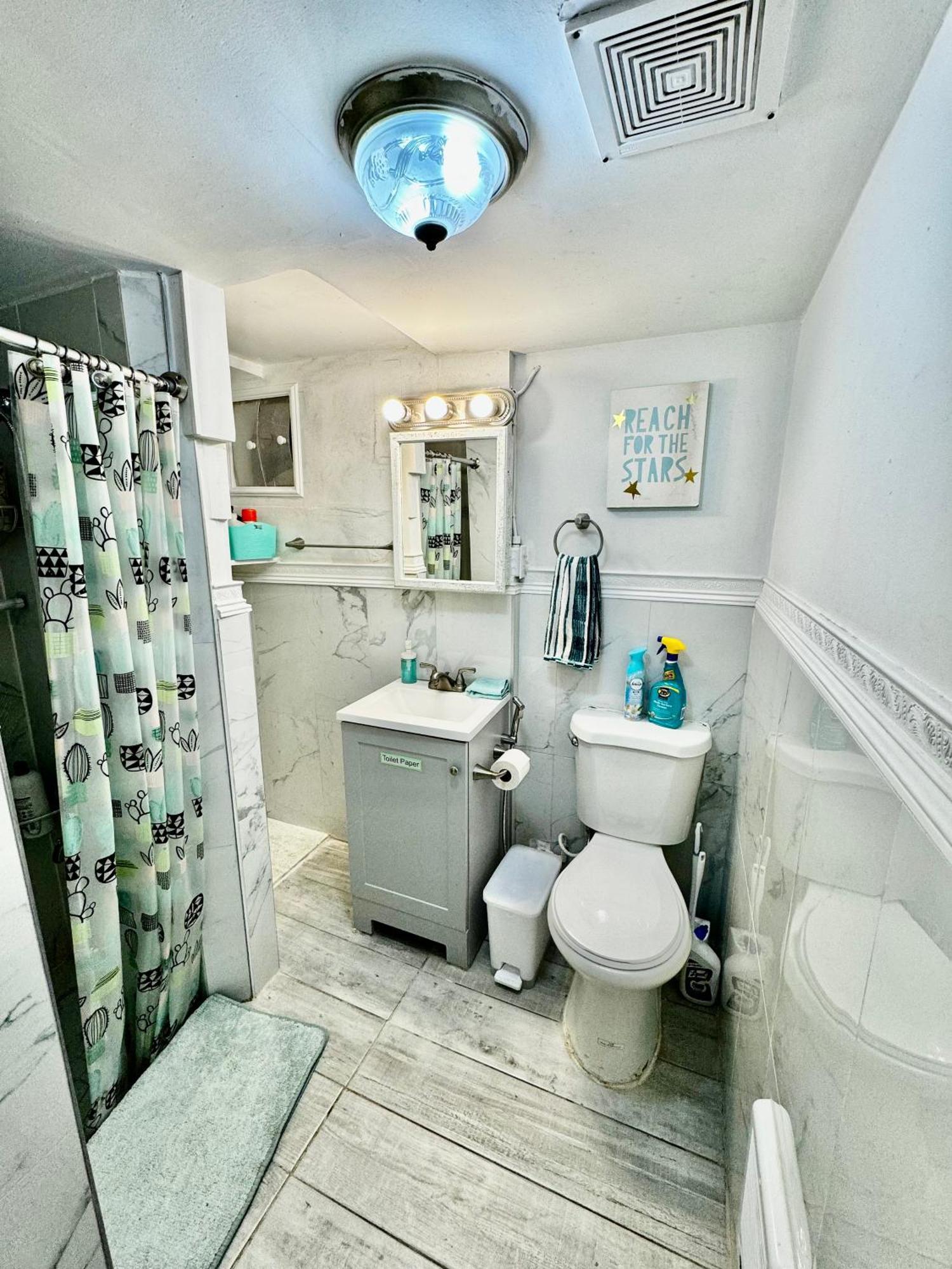 Private On The 1st Floor With Shared Bathroom Near Airport And Downtown Seattte Homestay