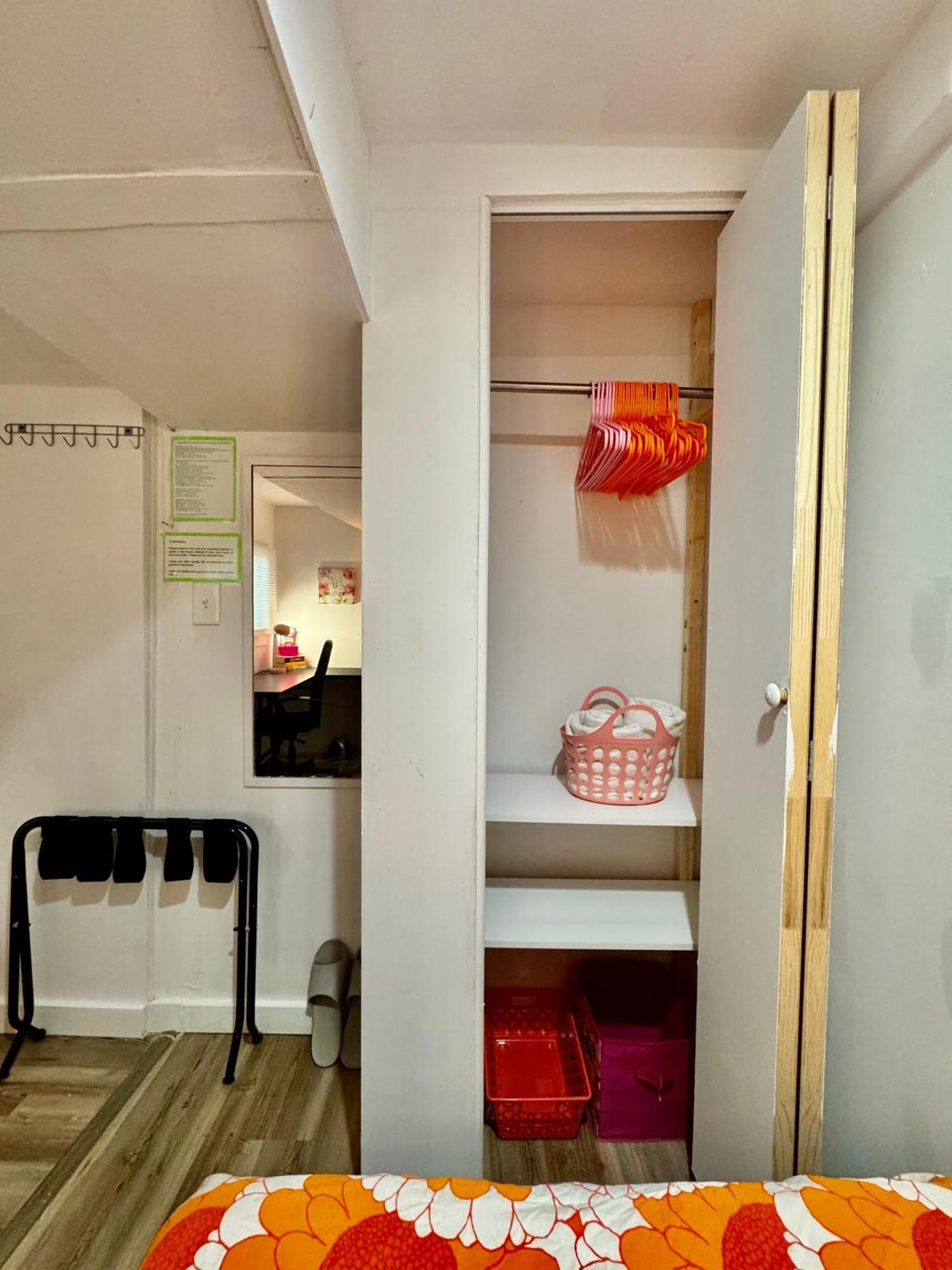 Private On The 1st Floor With Shared Bathroom Near Airport And Downtown Seattte