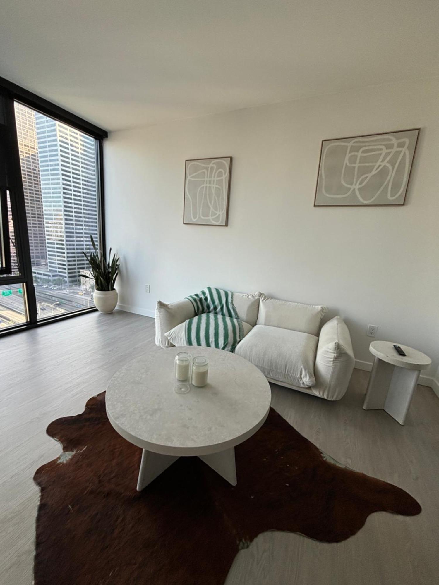Apartment Highrise Haven With 5-Star Amenities And Luxury Perks In Downtown Seattle Seattle