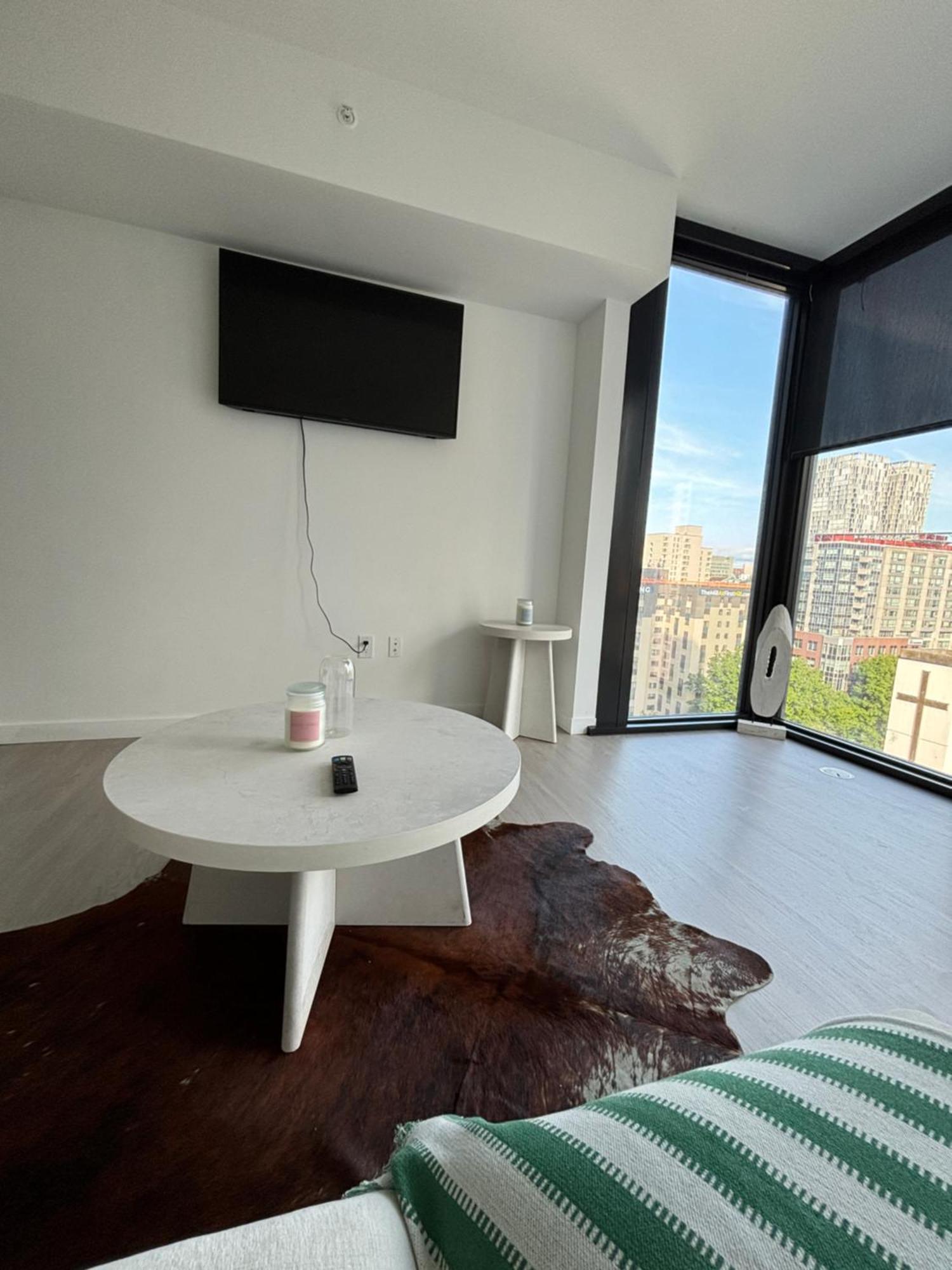 Highrise Haven With 5-Star Amenities And Luxury Perks In Downtown Seattle Apartment
