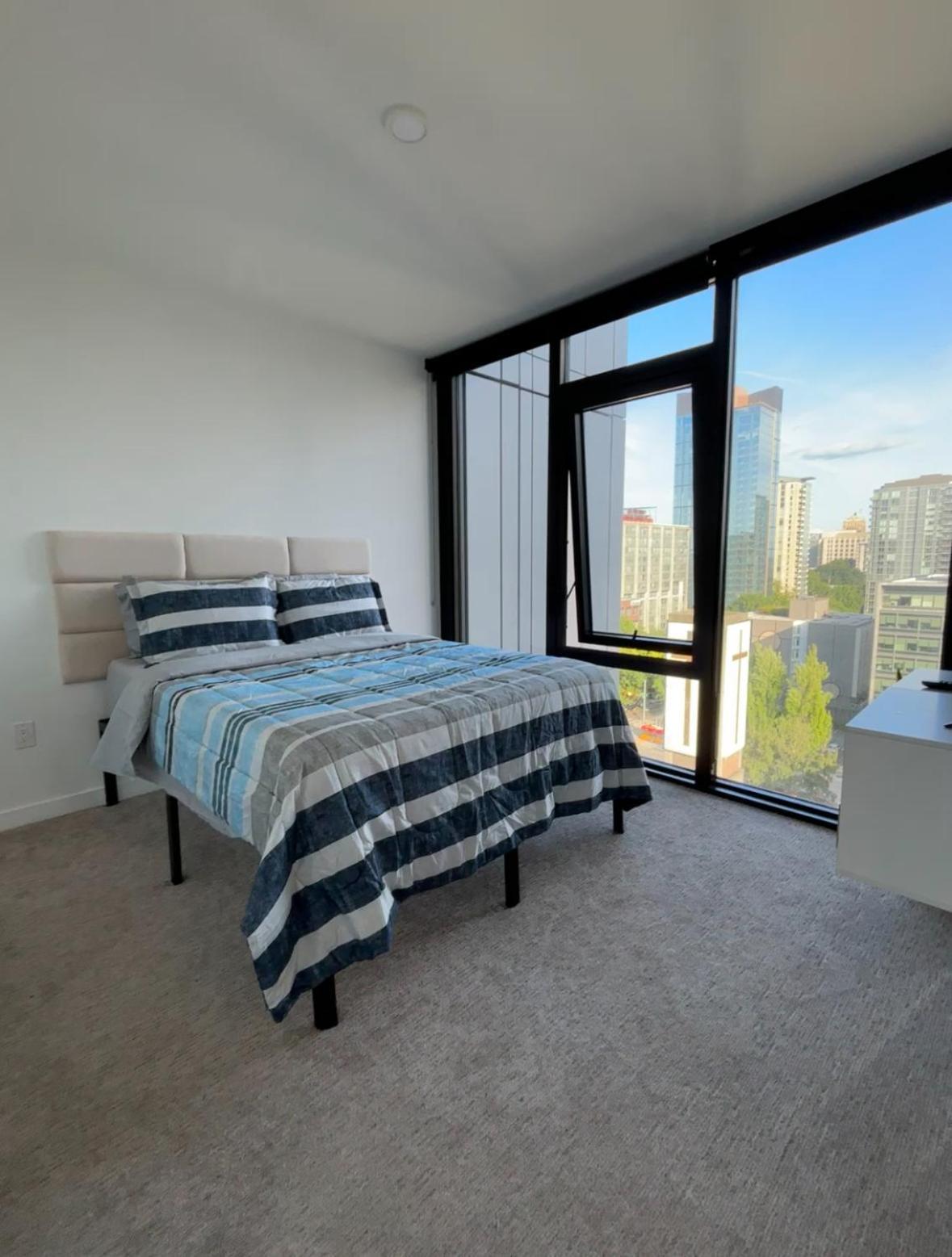Highrise Haven With 5-Star Amenities And Luxury Perks In Downtown Seattle *