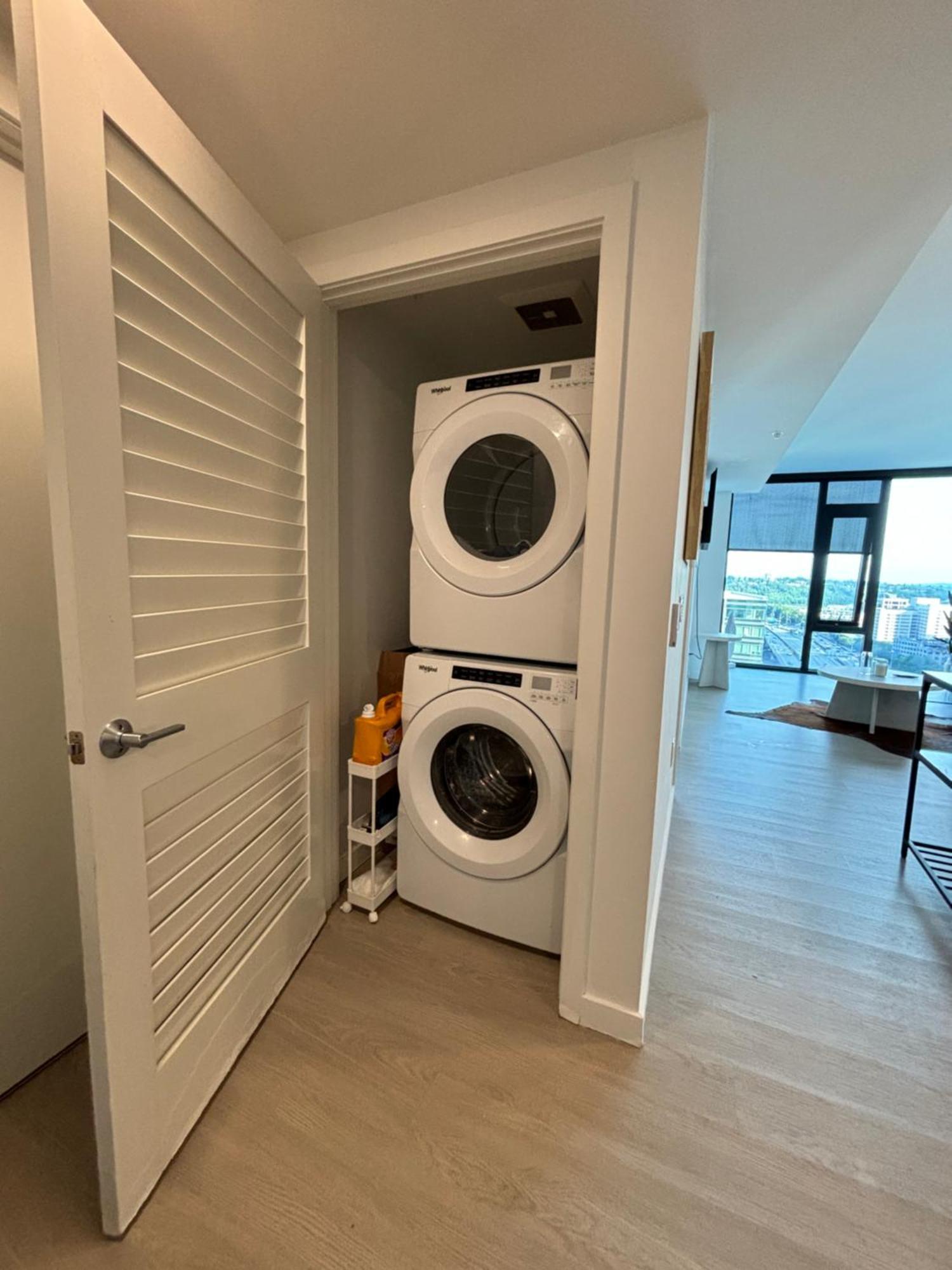 Apartment Highrise Haven With 5-Star Amenities And Luxury Perks In Downtown Seattle Seattle