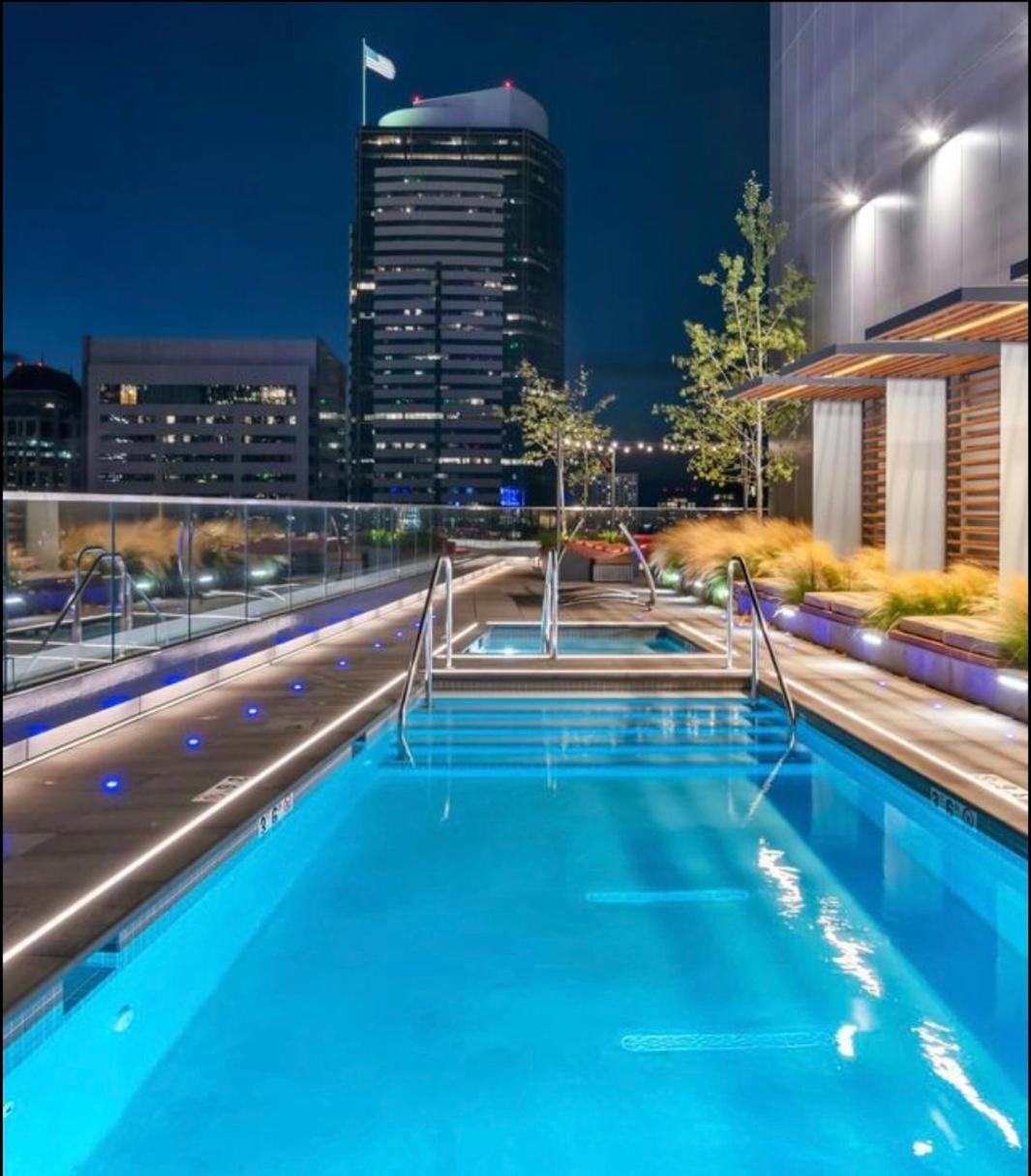 Apartment Highrise Haven With 5-Star Amenities And Luxury Perks In Downtown Seattle *