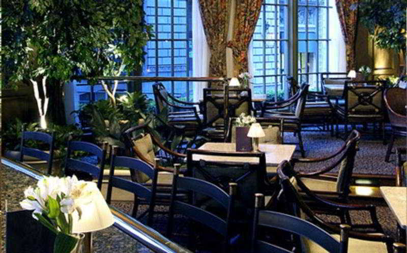 Mayflower Park 4*
