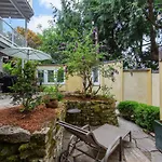 Madison Park Seattle With Outdoor Private Garden And Grill 1Br 1Ba