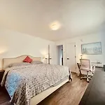 Super Privacy Lakeshore Forest Home With Air Conditioners At Haller Lake