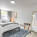 Seattle Garden Apt Walk To Water And Amenities!