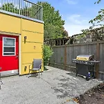 Pacific Trillium Studio, Wallingford 97 Walkscore