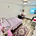 Private Room With Shared Bathroom On The 1St Floor 10 Minutes Walk To University Of Washington