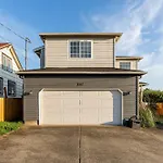 Luxurious 5 Bedroom Home With Ac And Ev Plug