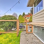 Seattle Garden Apt Walk To Water And Amenities!
