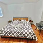 Seattle Luxury 4-Suite Retreat
