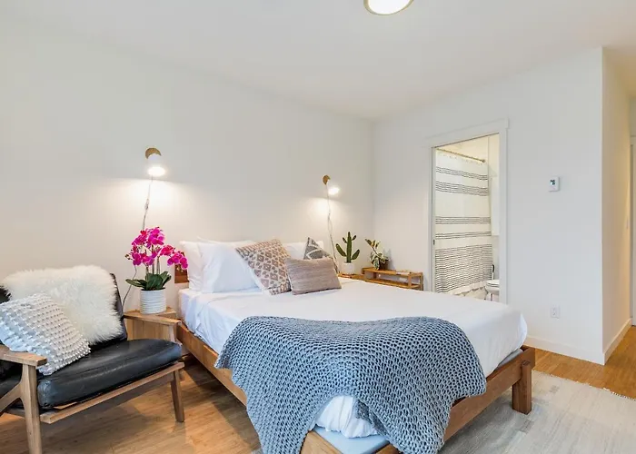2Br 2Ba The Ballard Modish, Seattle Location With Rooftop View